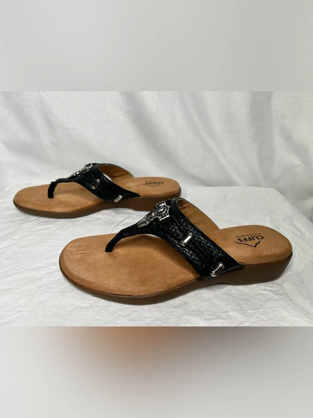 NWOB Cliffs by White Mountain Bailee Black Woven Thong Sandals Size 8M